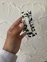 Lade das Bild in den Galerie-Viewer, Cruella Hair Clip
