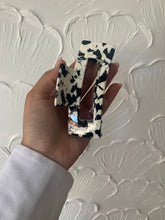 Lade das Bild in den Galerie-Viewer, Cruella Hair Clip
