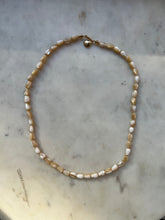 Lade das Bild in den Galerie-Viewer, Beige Pearl Choker
