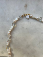 Lade das Bild in den Galerie-Viewer, Ice Pearl Choker
