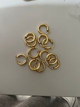 Lade das Bild in den Galerie-Viewer, Tiny Chunky Classic Hoops
