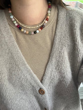 Lade das Bild in den Galerie-Viewer, Tiny Beige Pearl Choker
