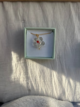 Lade das Bild in den Galerie-Viewer, Glas Flower Necklace
