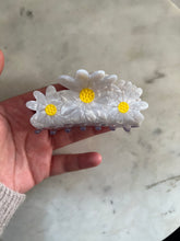 Lade das Bild in den Galerie-Viewer, Flowers Hair Clips
